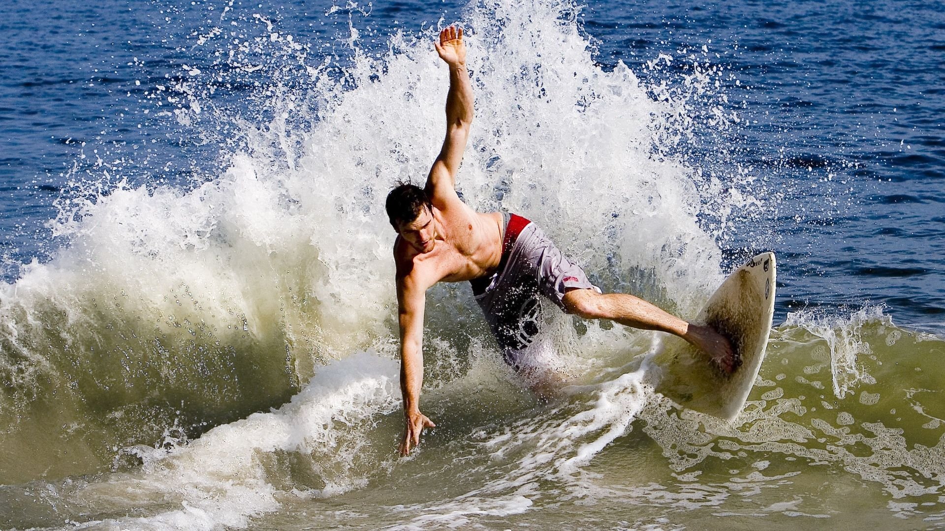 联盟是否应推动全球校队选拔项目，全联盟应该退役23号